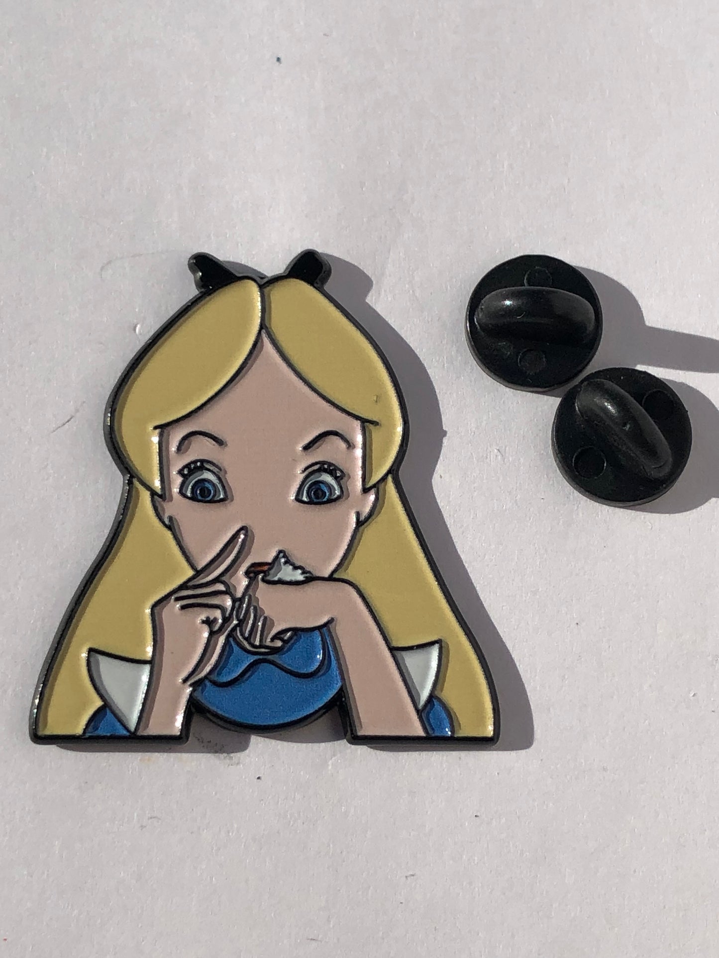Alice Snorts Bump Pin