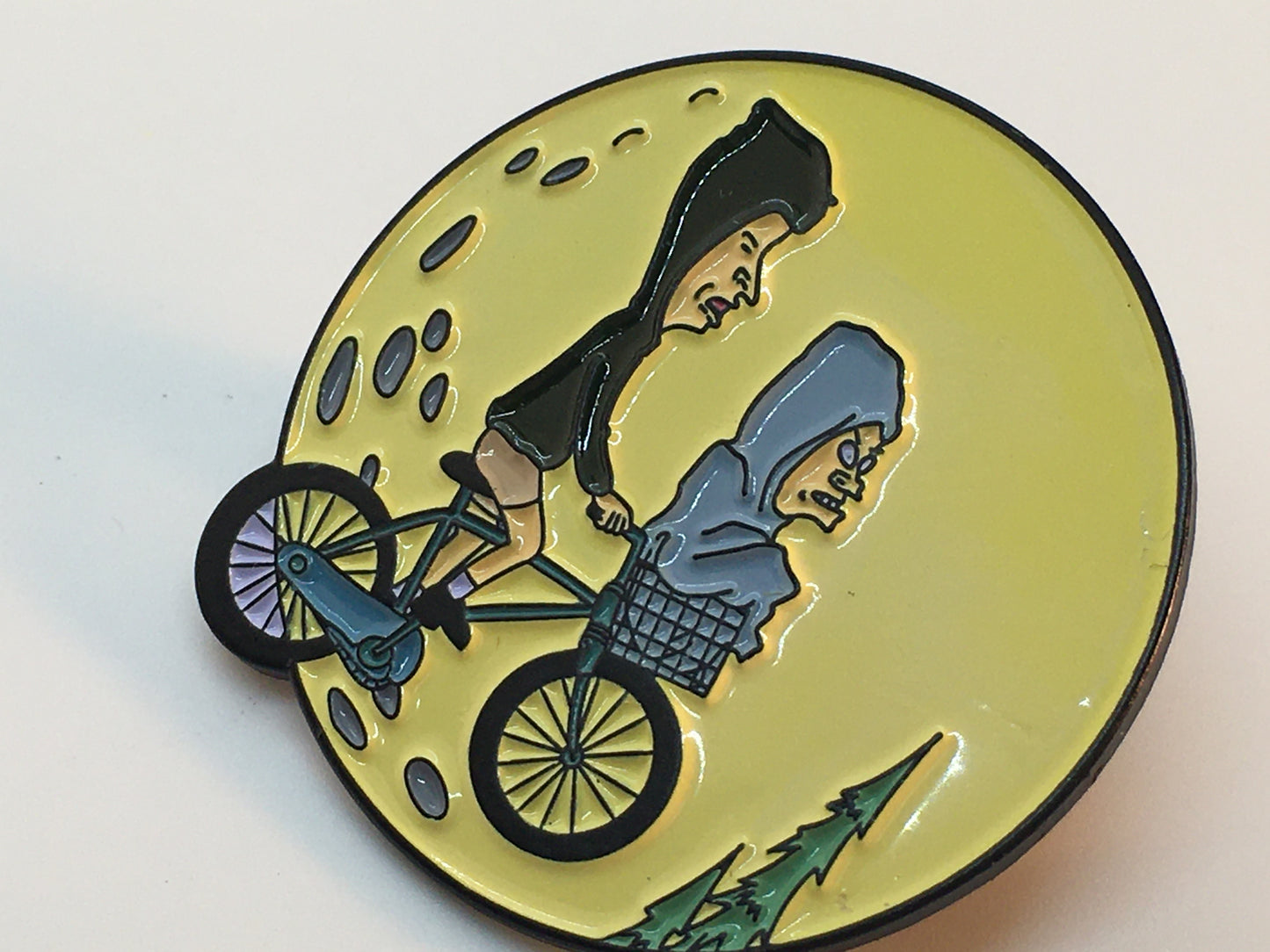 ET Beavis and Butthead Moon Pin