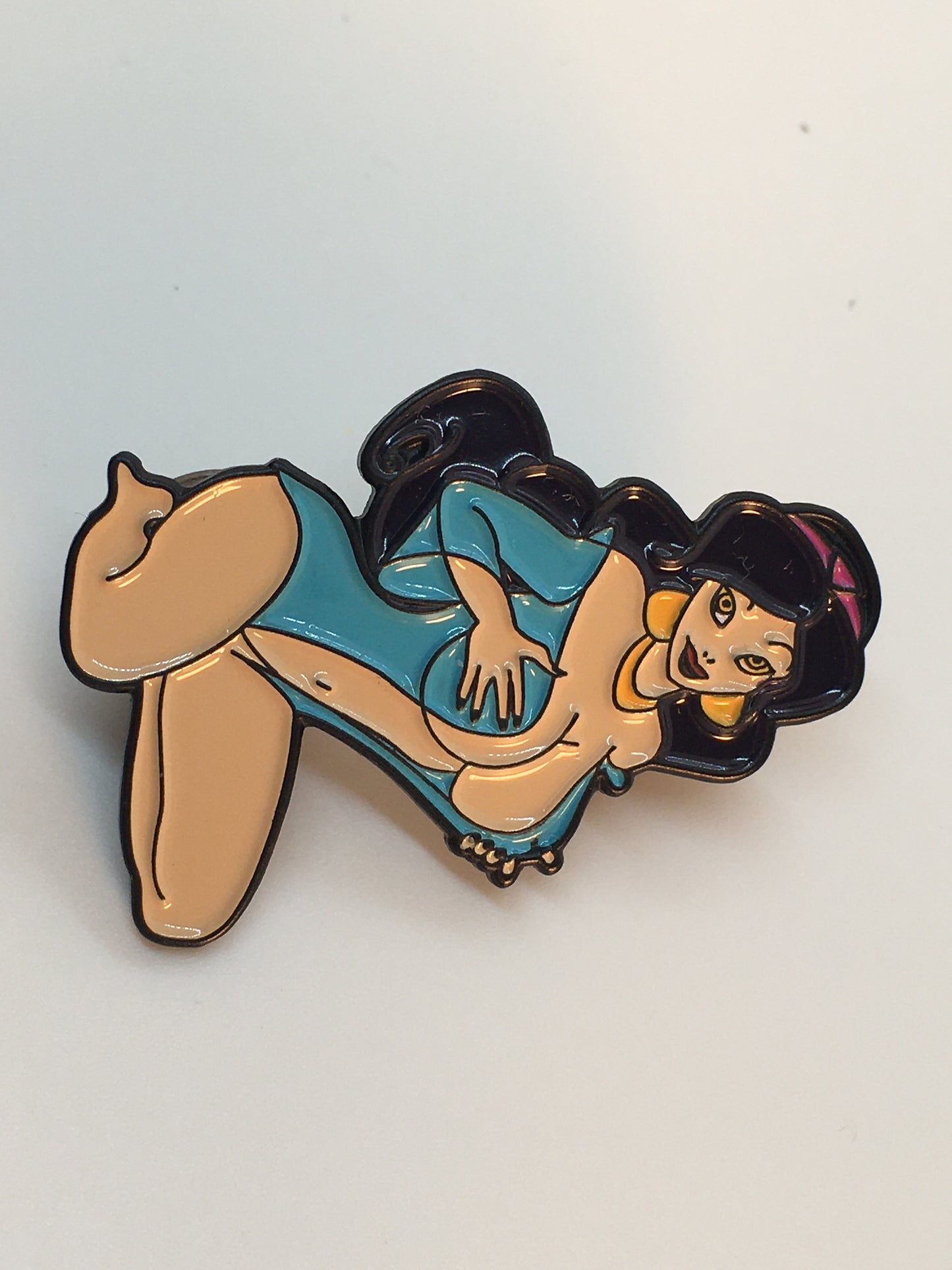 Jasmine Cleavage Pin