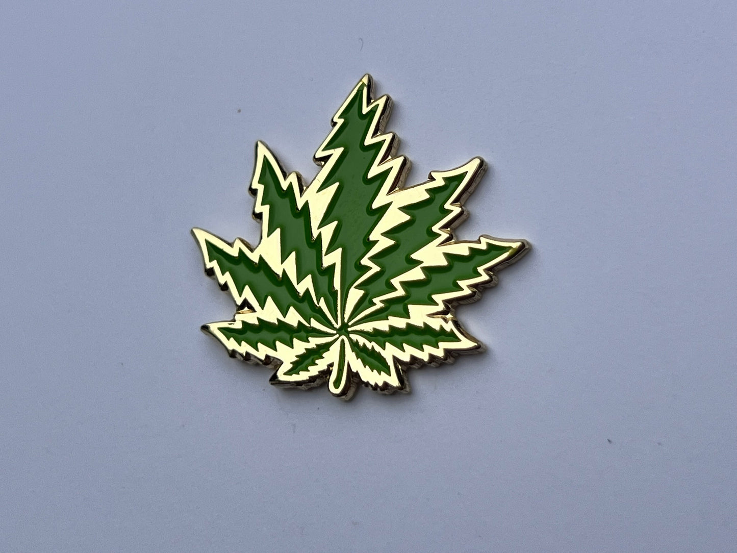 Gold Pot Leaf GD Bolt Leaves Pin
