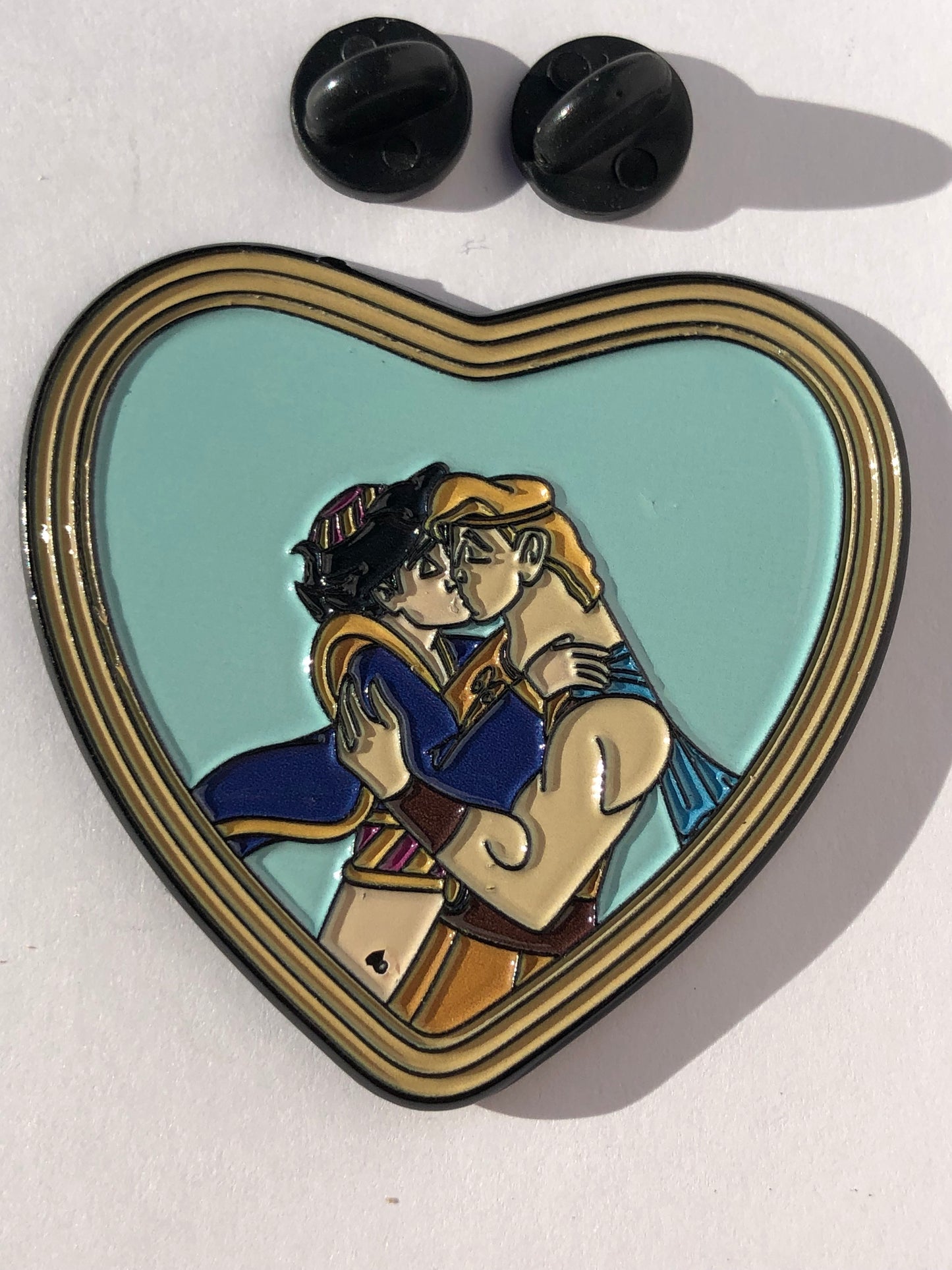Hercules and Aladdin Kiss Pin