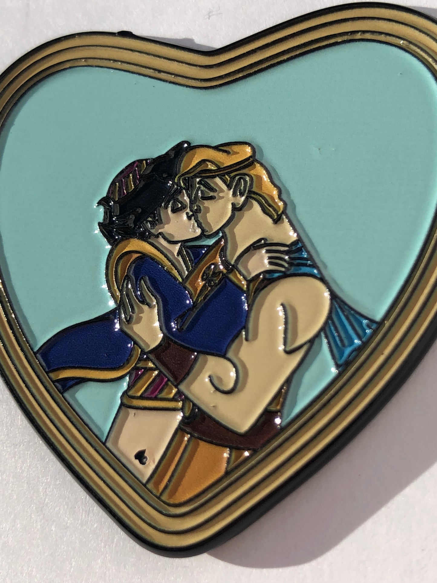 Hercules and Aladdin Kiss Pin