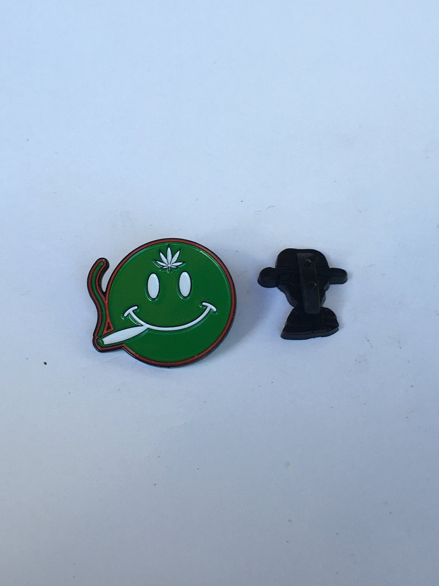 Smoking Green Smiley face Joint Pin